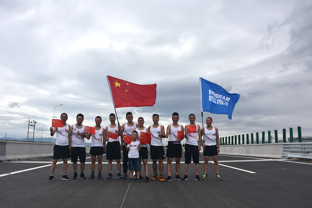 恒齒跑團(tuán)，奔跑慶國慶